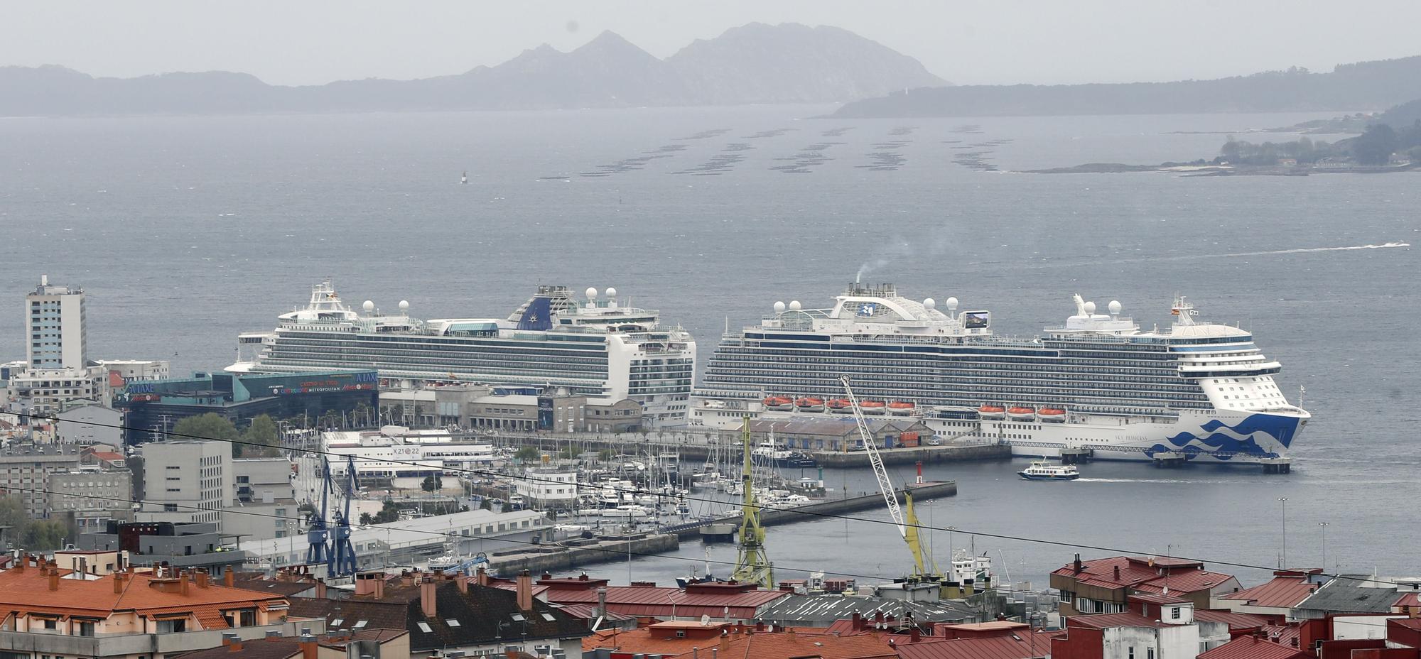 Ventura y Sky Princess llenan Vigo con la primera escala doble en tres años