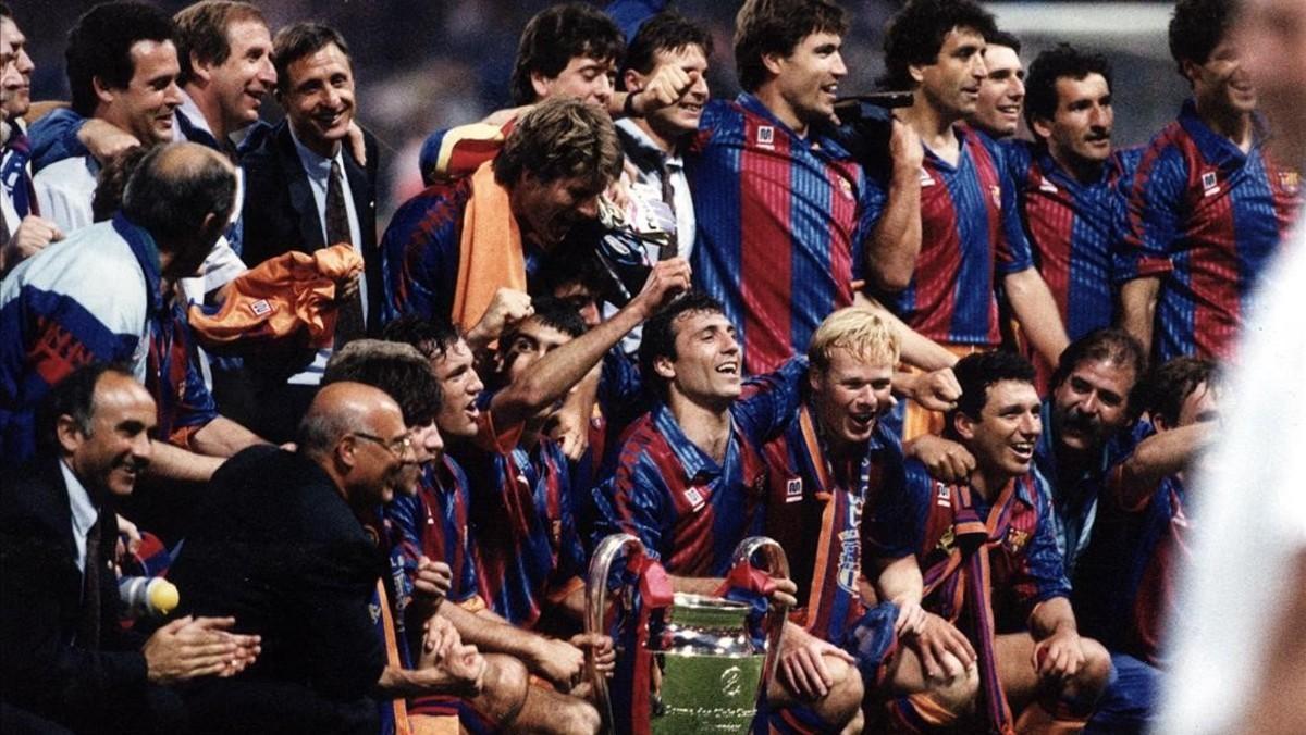 La plantilla del Barça celebra la victoria en la final de la Champions League, en 1992.