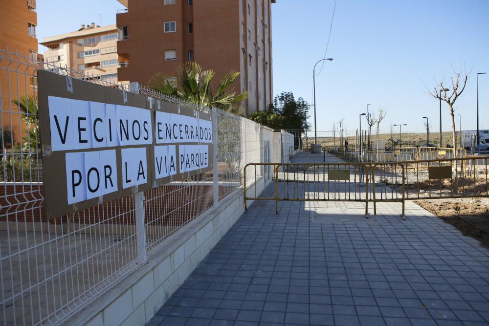 Los vecinos del entorno de la Vía Parque denuncian que el diseño les obliga a dar un rodeo de 4 kilómetros.