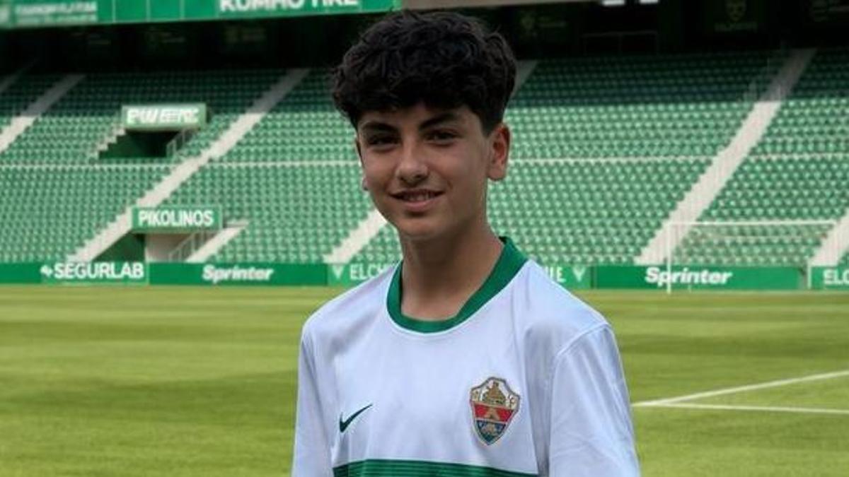 Carles Estrelles, del Ciutat de Xàtiva CFB, ficha por la cantera del Elche CF.