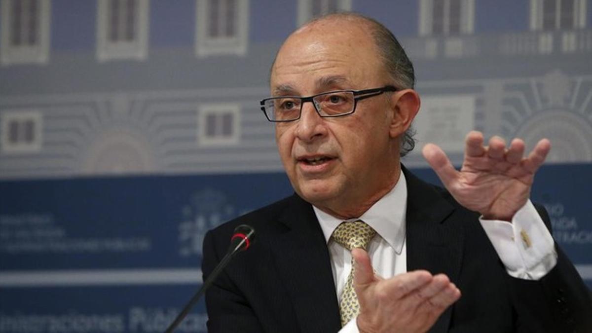 Montoro presenta los datos del déficit de las comunidades autónomas.