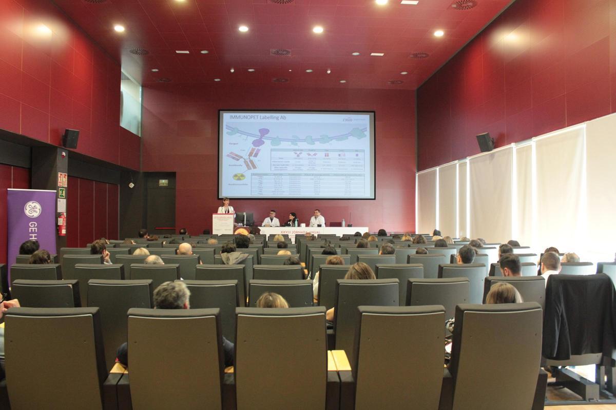 Un momento de la reunión científica de este viernes en el Hospital de Vinalopó en Elche