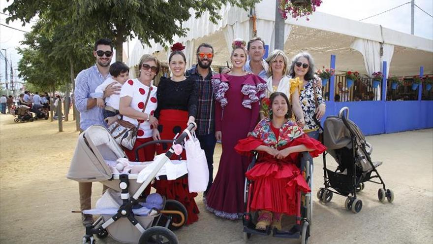 La familia Araujo-Muñoz, a por todas en la fiesta