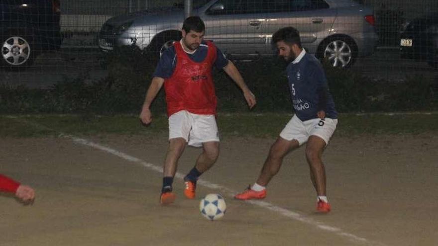 Un partido anterior del Keniata de Cangas. // Santos Álvarez