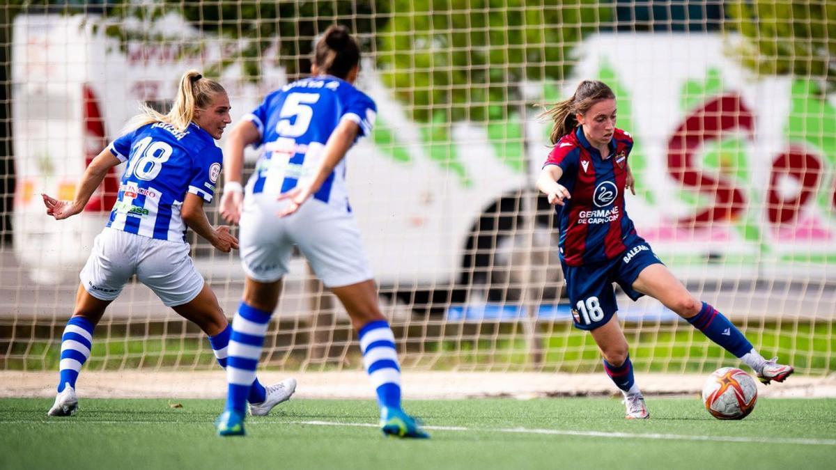 Eva Navarro reaparece en el partido ante el Sporting Huelva