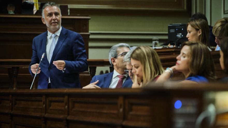 Ángel Víctor Torres, en su primera comparecencia parlamentaria