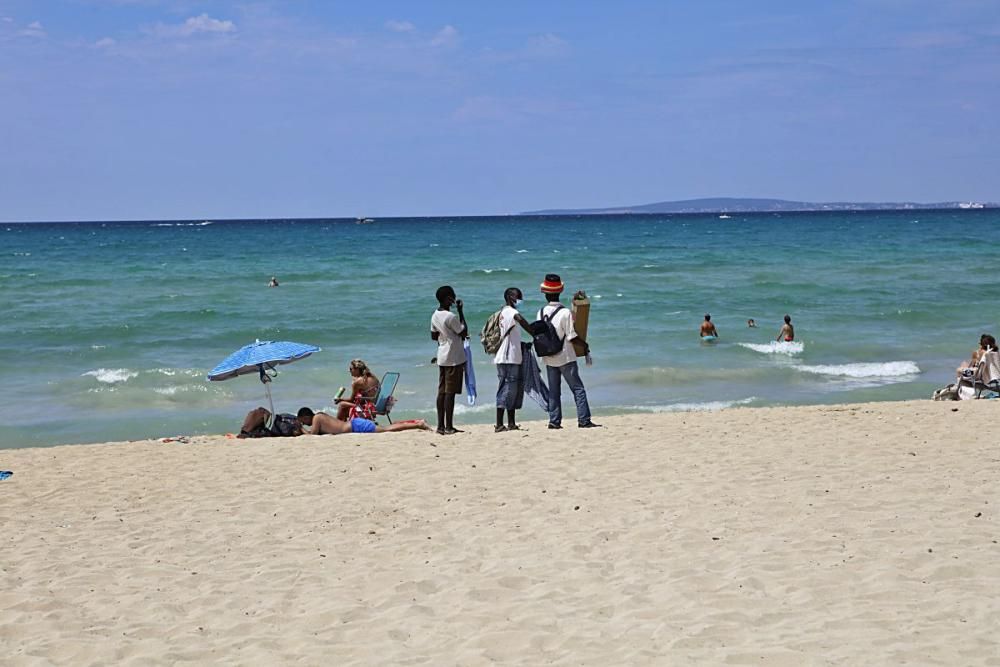 Seit Montag (13.7.) gilt auf den Balearen eine verschärfte Maskenpflicht. Pool, Strand und Strandpromenade sind ausgenommen. Auch Raucher können aufatmen