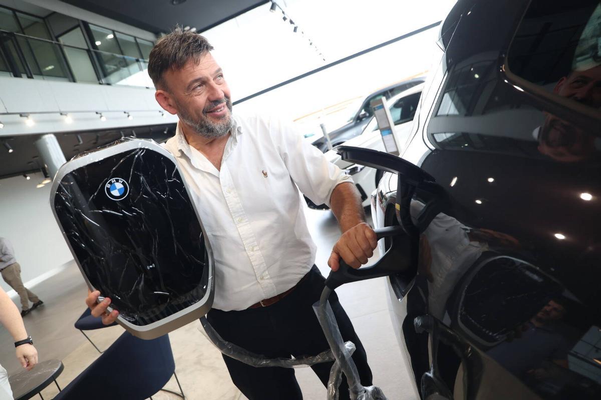 Antonio Barbero, en el concesionario de BMW en Las Quemadas.