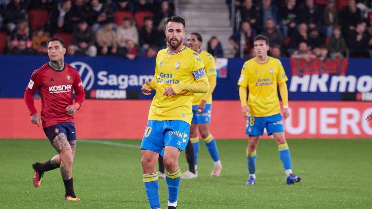 Kirian, el pasado sábado contra Osasuna en El Sadar;por detrás Chimy Ávila –izq.– Coco –centro– y Perrone –dch.