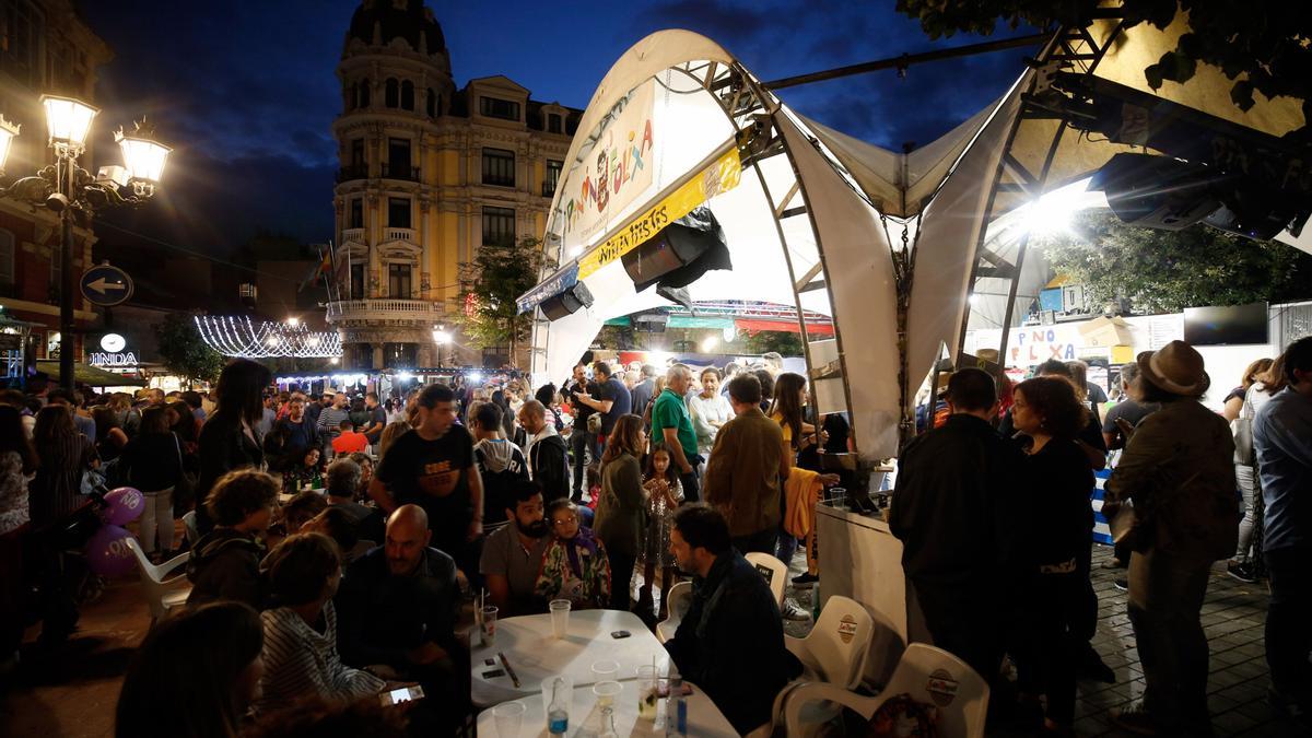 Ambiente en los chiringuitos de San Mateo en las fiestas de 2019.