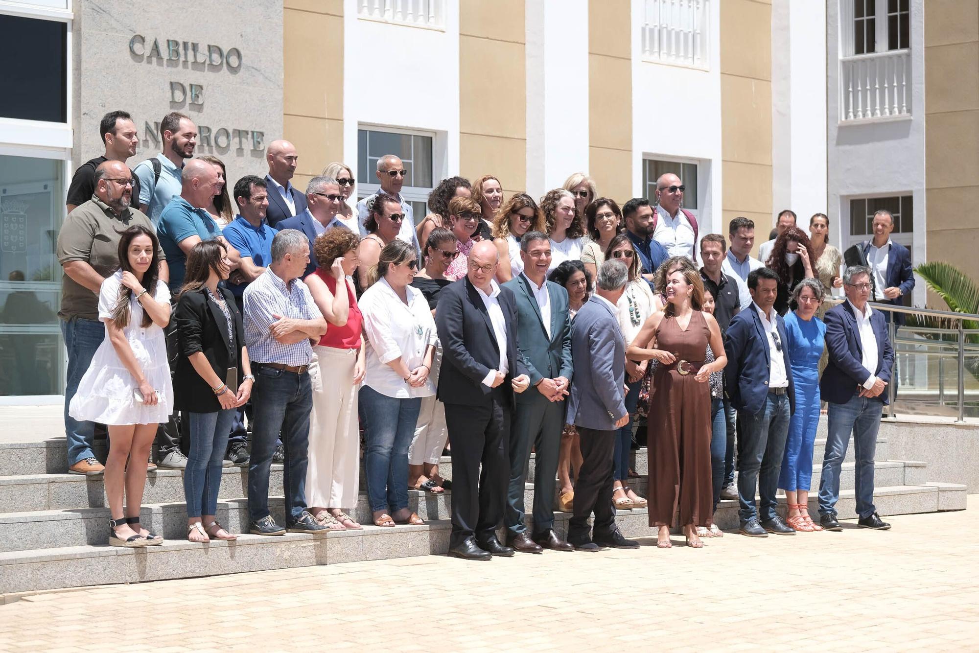 Encuentro entre Pedro Sánchez y Ángel Víctor Torres en el Cabildo de Lanzarote