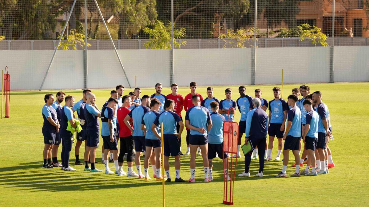Entrenamiento del Málaga CF en las instalaciones de La Academia.