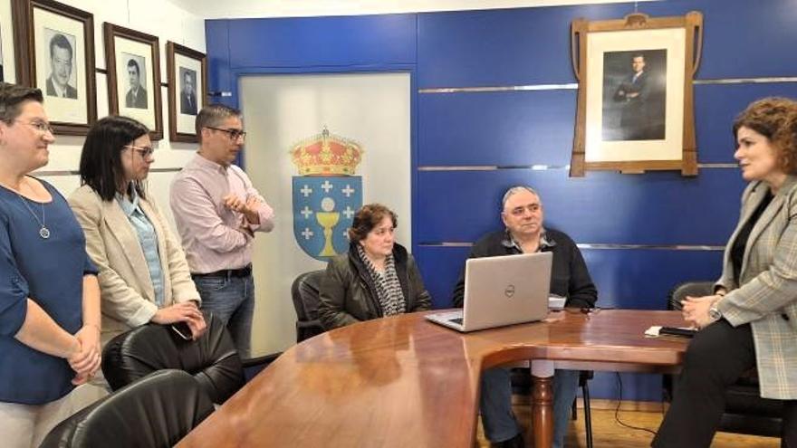 Los mayores de la comarca podrán realizar por videollamada su declaración de la renta solo en A Baña, Frades y Pontecesures