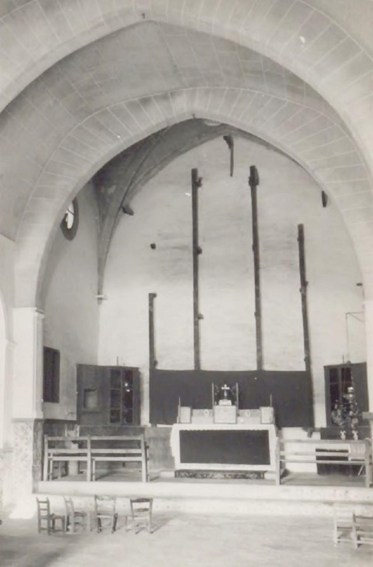 Interior de la iglesia de Sant Elm. | B.N.E.