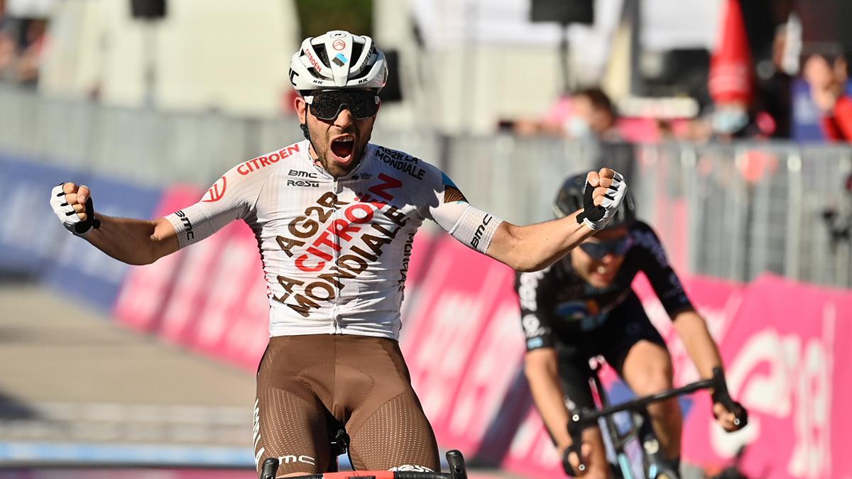 Andrea Vendrame consigue su primera victoria en el Giro de Italia. Gana la etapa 12 de la ronda italiana.