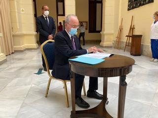 El alcalde de Málaga y Juan Cassá firman un acuerdo de estabilidad