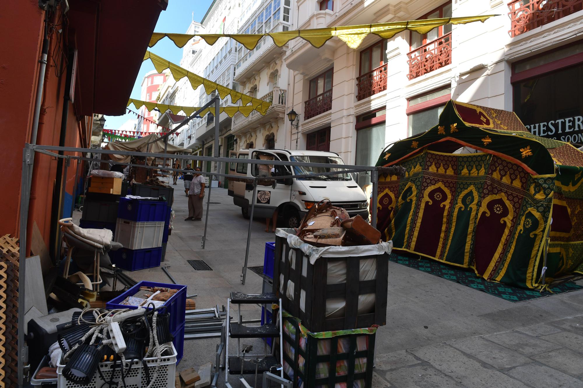 Montaje de la Feira das Marabillas en la Ciudad Vieja