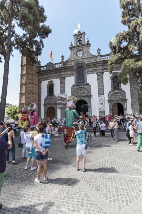 Fiestas del Pino en Teror: Subida de la Bandera en la Basílica