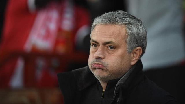 Mourinho sigue recibiendo palos tras la eliminación en Champions frente al Sevilla