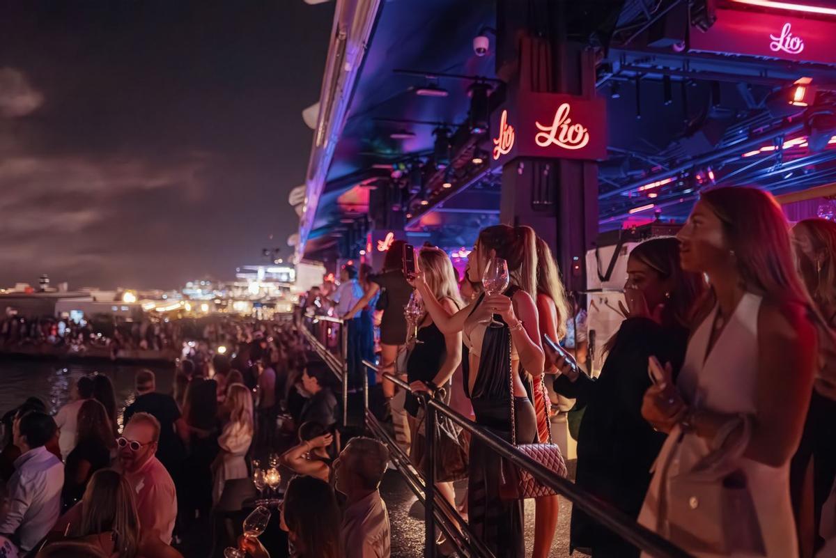 Imagen de archivo del Lío, en Marina Ibiza, durante la noche de los fuegos artificiales de Sant Ciriac.