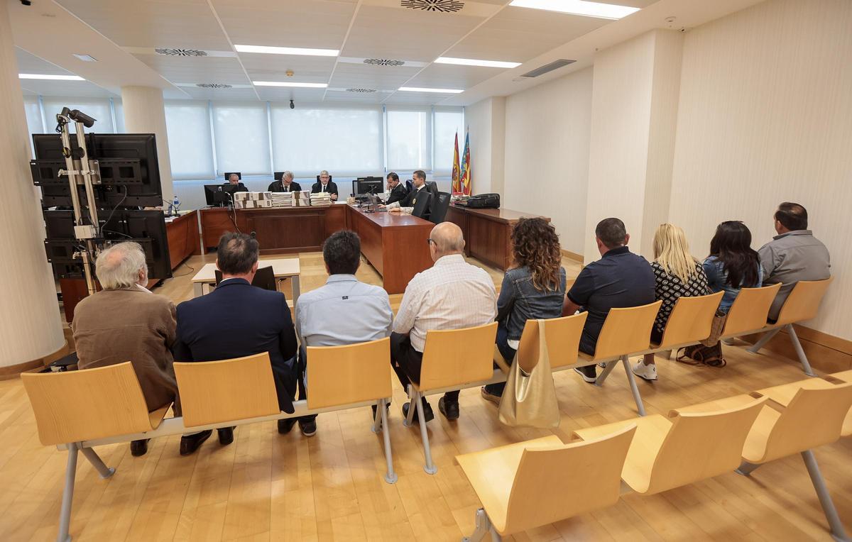 Una sesión del juicio del caso uniformes, en la Audiencia de Elche