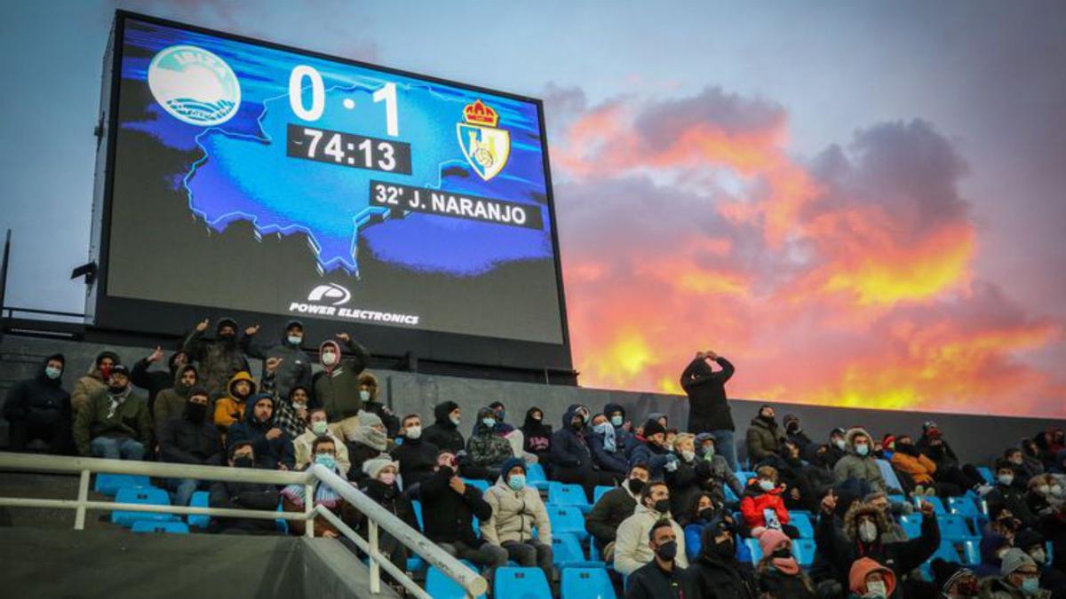 Un día gris para la presentación del equipo Genuine