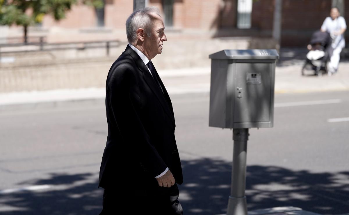 El juez Juan Carlos Peinado en los alrededores de los juzgados de la plaza Castilla, Madrid...