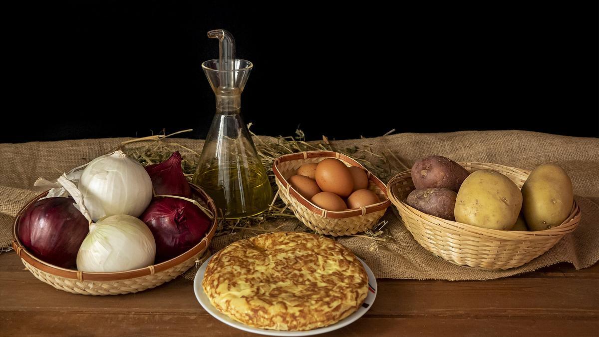 Un bodegón para hacer una tortilla de patatas