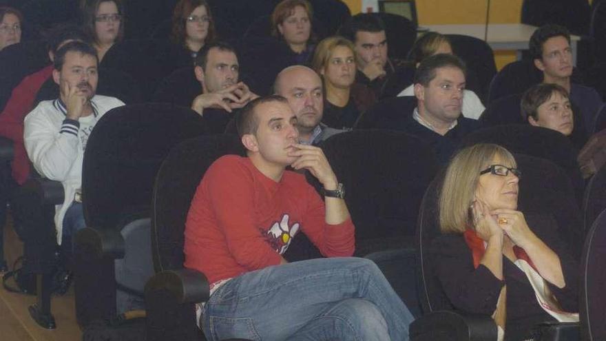 Alumnos en un inicio de curso en el aula lalinense de la UNED. // Bernabé/Javier Lalín