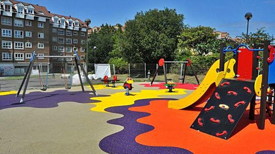 Parque infantil de A Barcala este, recién renovado.