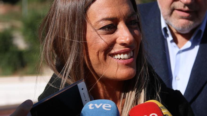 La candidata de JxCat al Congrés, Míriam Nogueras, en una atenció als mitjans a Vallirana, el 4 de novembre del 2019