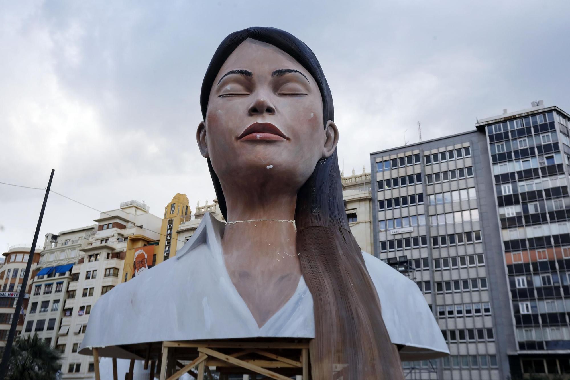 Pero el ayuntamiento no ha querido reconstruirla y tan sólo se planta el busto, lo que se salvó de la "cremà"