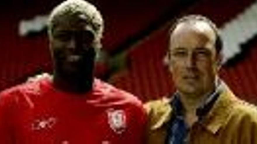 Rafa Benítez ya tiene a Cissé en el Liverpool