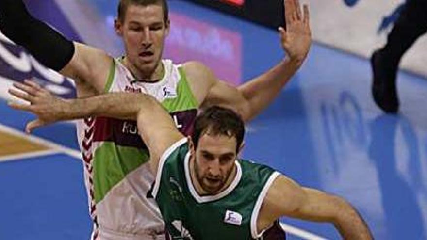 Golubovic, ante el Baskonia.