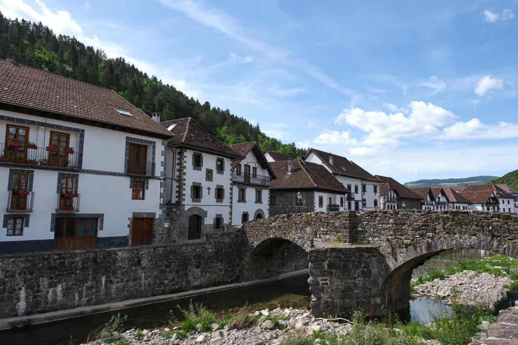 Las casas de Ochagavía en pleno valle de Salazar, en Navarra