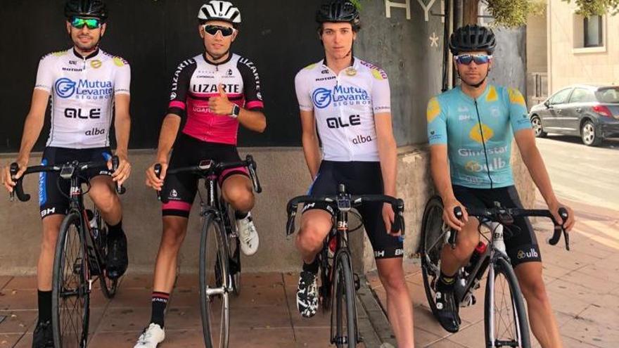 Miguel Juan, Eugenio Sánchez, Alejandro Gómiz y Josué Gómez, esta mañana, antes del entrenamiento