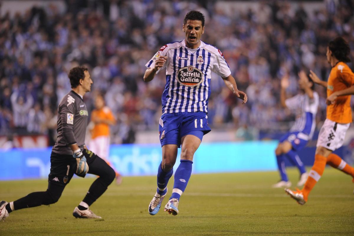 Riki se lamenta tras errar una ocasión contra el Valencia en 2011.