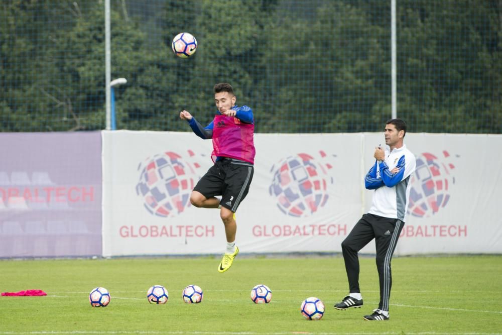 Entrenamiento del Real Oviedo con la visita del boxeador Aitor Nieto