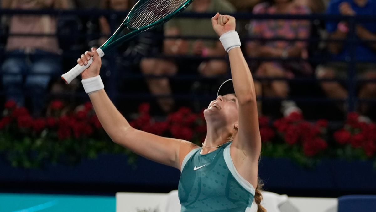 Mirra Andreeva celebra su victoria en Dubai