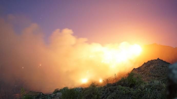 La Cumbre de Gran Canaria amanece en llamas