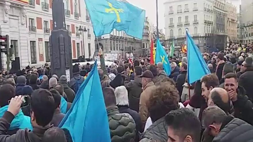 Un centenar de taxistas asturianos participa en las movilizaciones de Madrid