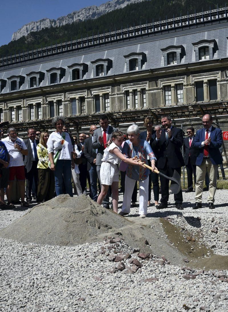 Reapertura de la línea ferroviaria internacional de Canfranc