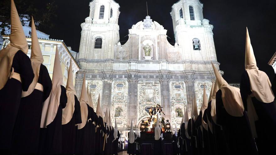 Jueves Santo: la lluvia no traiciona a los cofrades en Zaragoza