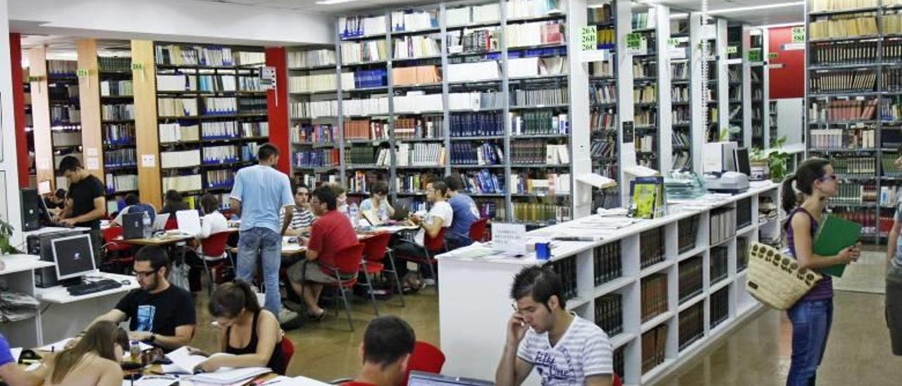 Biblioteca de la facultad de Filosofía y Letras de la UIB.