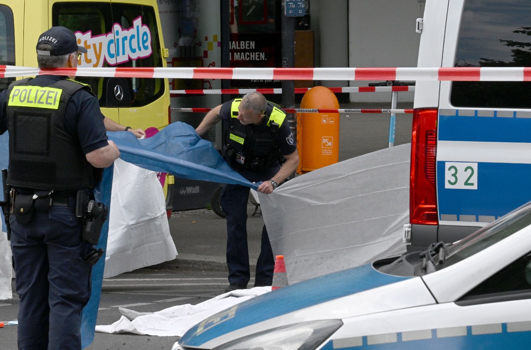 Un cotxe ha atropellat una multitud a l’oest de Berlín