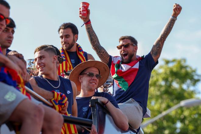¡De locos! Las mejores imágenes de una ciudad entregada al Barça