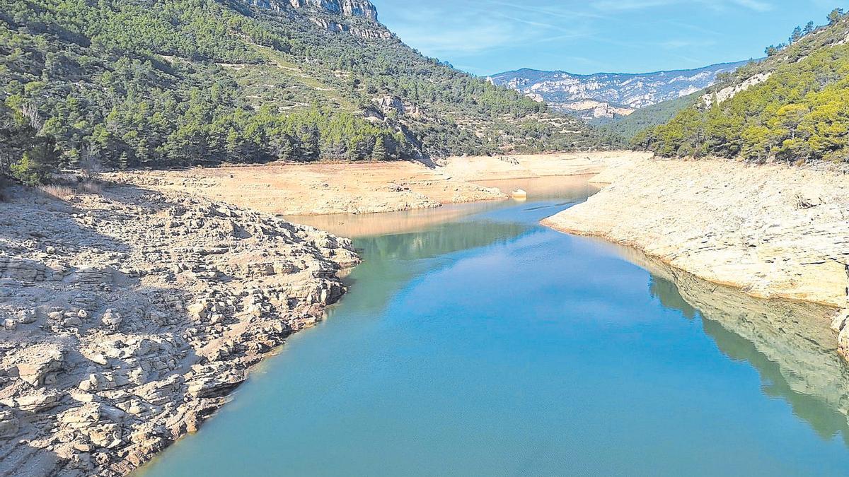 El pantano de Ulldecona, de pequeñas dimensiones, es uno de los más afectados por la ausencia de lluvias de otoño e invierno