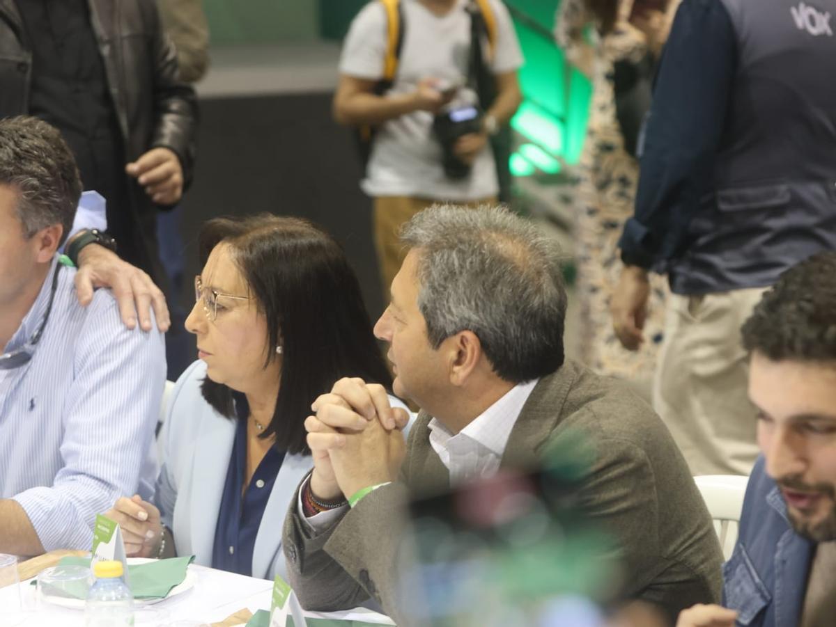 Vicente Barrera y Llanos Masó en la mesa presidencial.