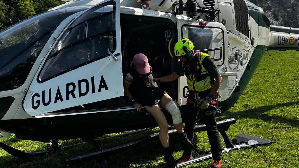 Imagen del rescate de un senderista en el pico Petrechema este pasado mes de mayo.