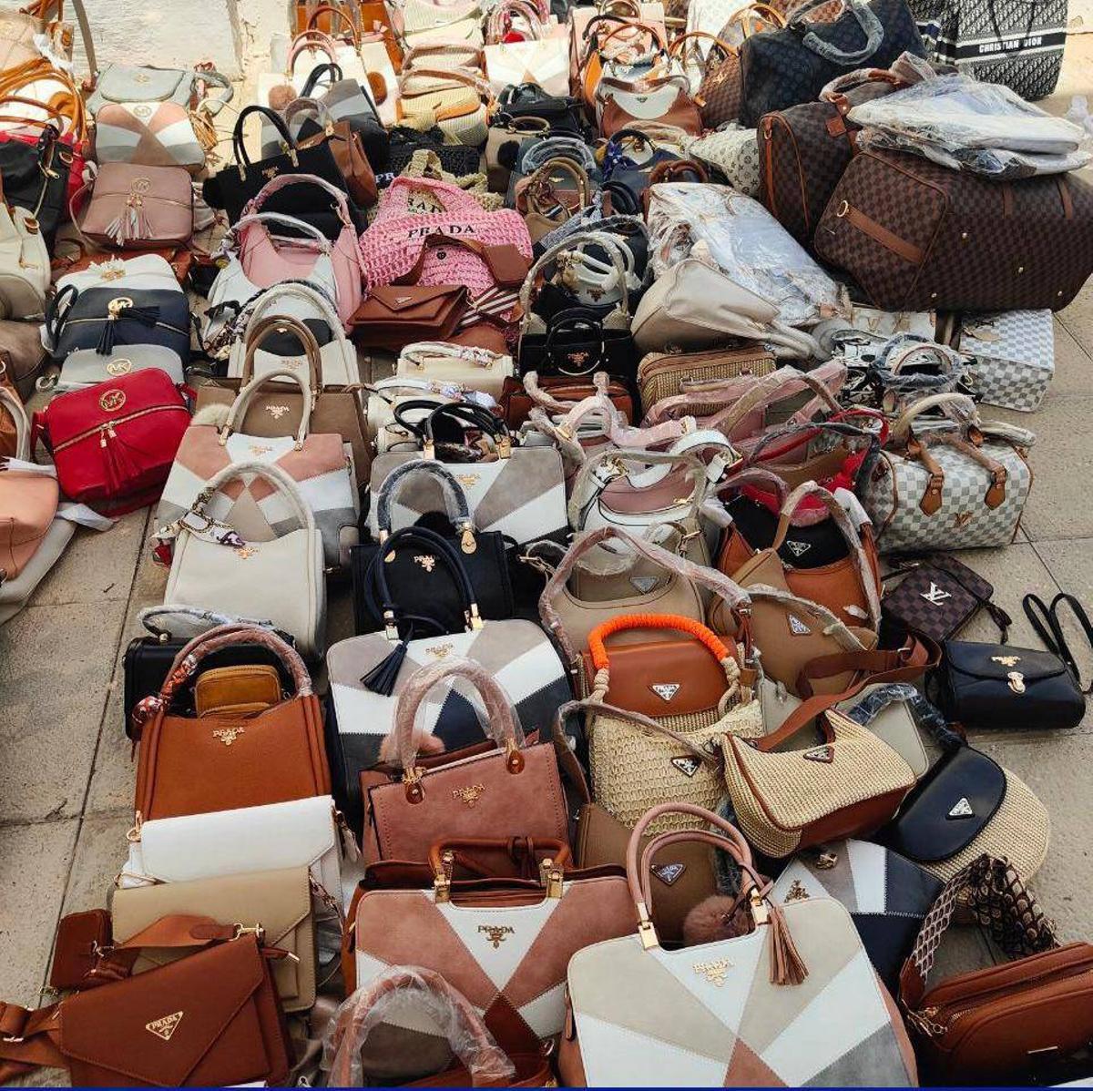 Agentes de la Policía Local de Arrecife intervinieron más de 500 artículos falsificados